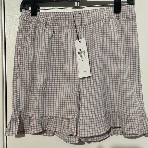 M
Gray Mis

JDY check frill short co-ord in light grey - Picture 3 of 4